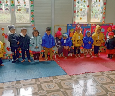 Áo ấm mùa đông cho trẻ vùng đặc biệt khó khăn