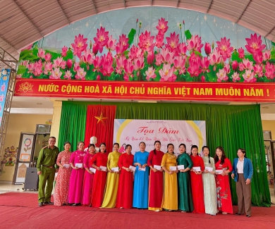 TRƯỜNG MẦM NON ĐỒNG TIẾN TỔ CHỨC TỌA ĐÀM KỶ NIỆM 43 NĂM NGÀY NHÀ GIÁO VIỆT NAM (20/11/1982-20/11/2025)/